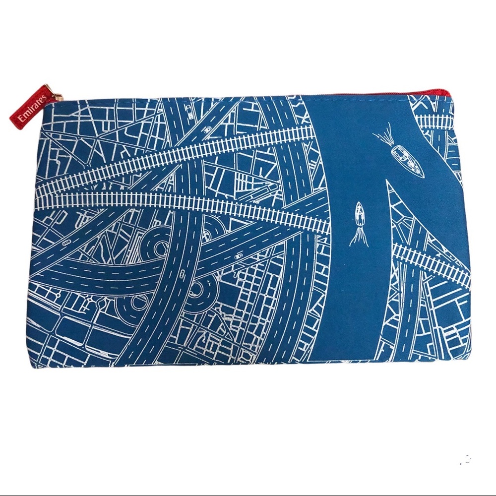 ⭐️Blue/White Makeup Bag!⭐️